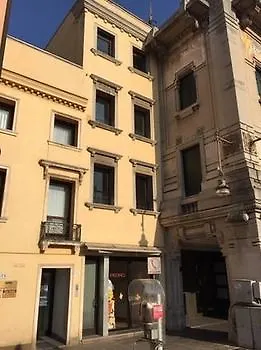 מסטרה Venice Every Day Piazza Ferretto 3*,